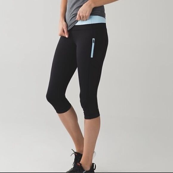 Lululemon Passion Crop III (Black/Flashback Static Caspian Jeweled Magenta - 4 - Picture 4 of 16